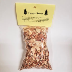 Cedar chips seen through clear plastic packaging with yellow label on top from Cedar Roma